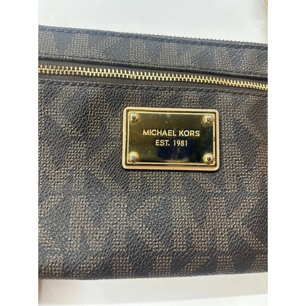 Michael Kors Jet Set wristlet (8x5) Brown (Vintage 2013)